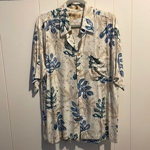 Imprints 100% rayon Hawaiian shirt with blue palm print on a ivory backg…
